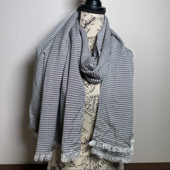 CALVIN KLEIN grey and white textured stripes fringe hems wrap rectangle scarf - Picture 6 of 6